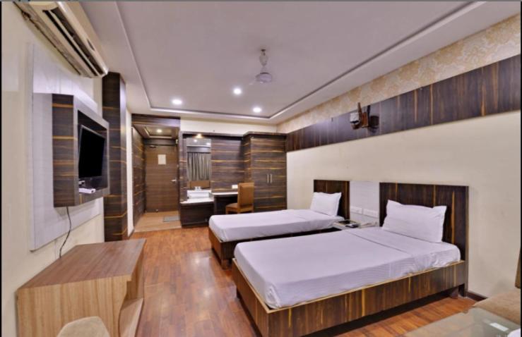 Hotel Puneet International Rāipur 外观 照片